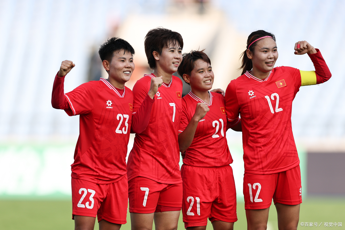 沙特女足国家队勇敢迎战乌克兰